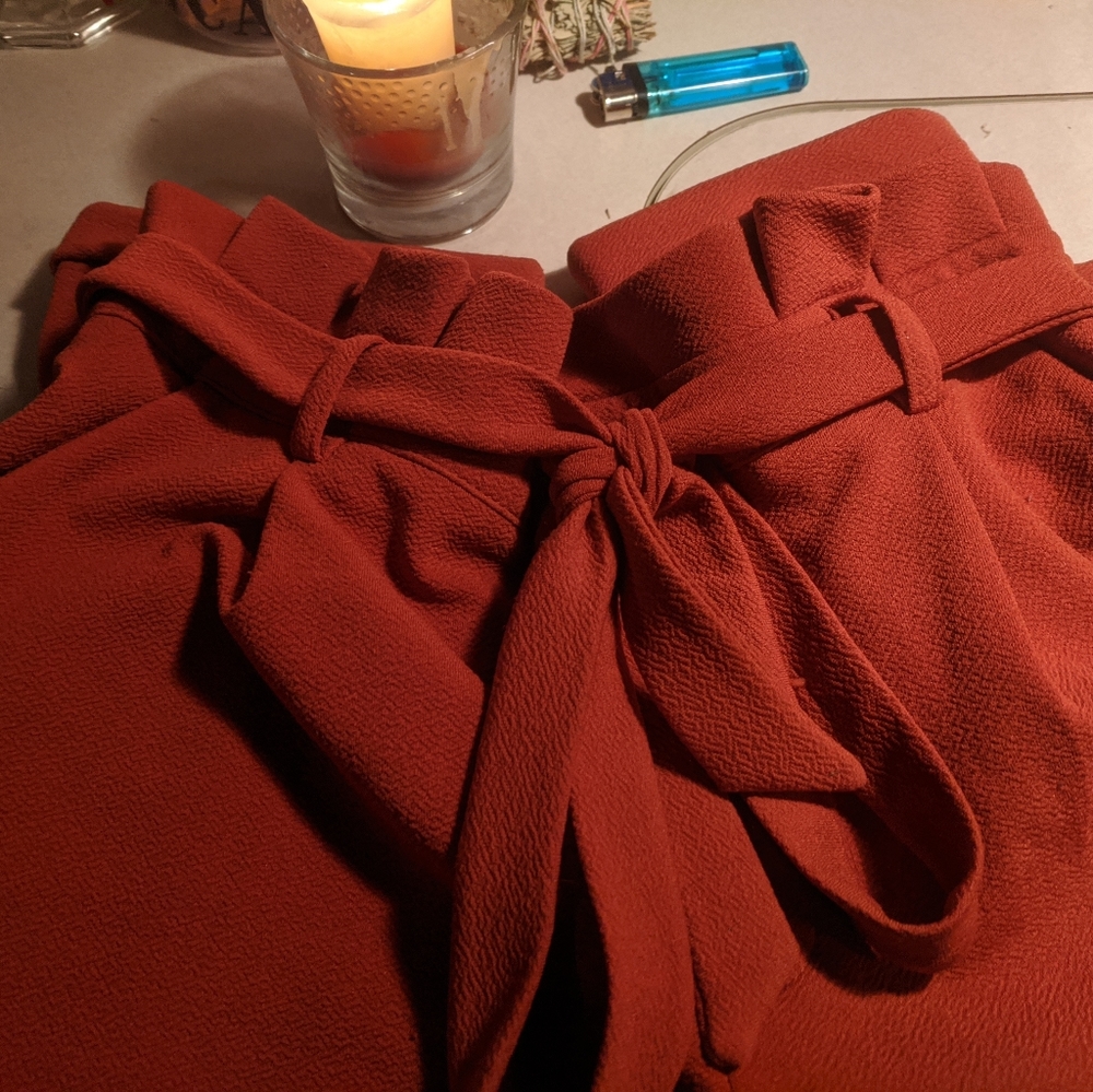 Ruffle hem pants with tye